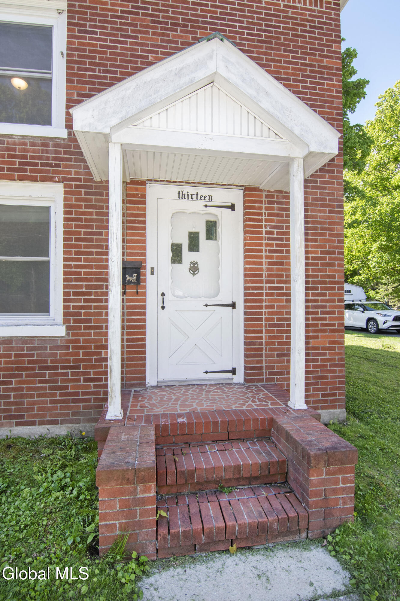 13 Grand Street