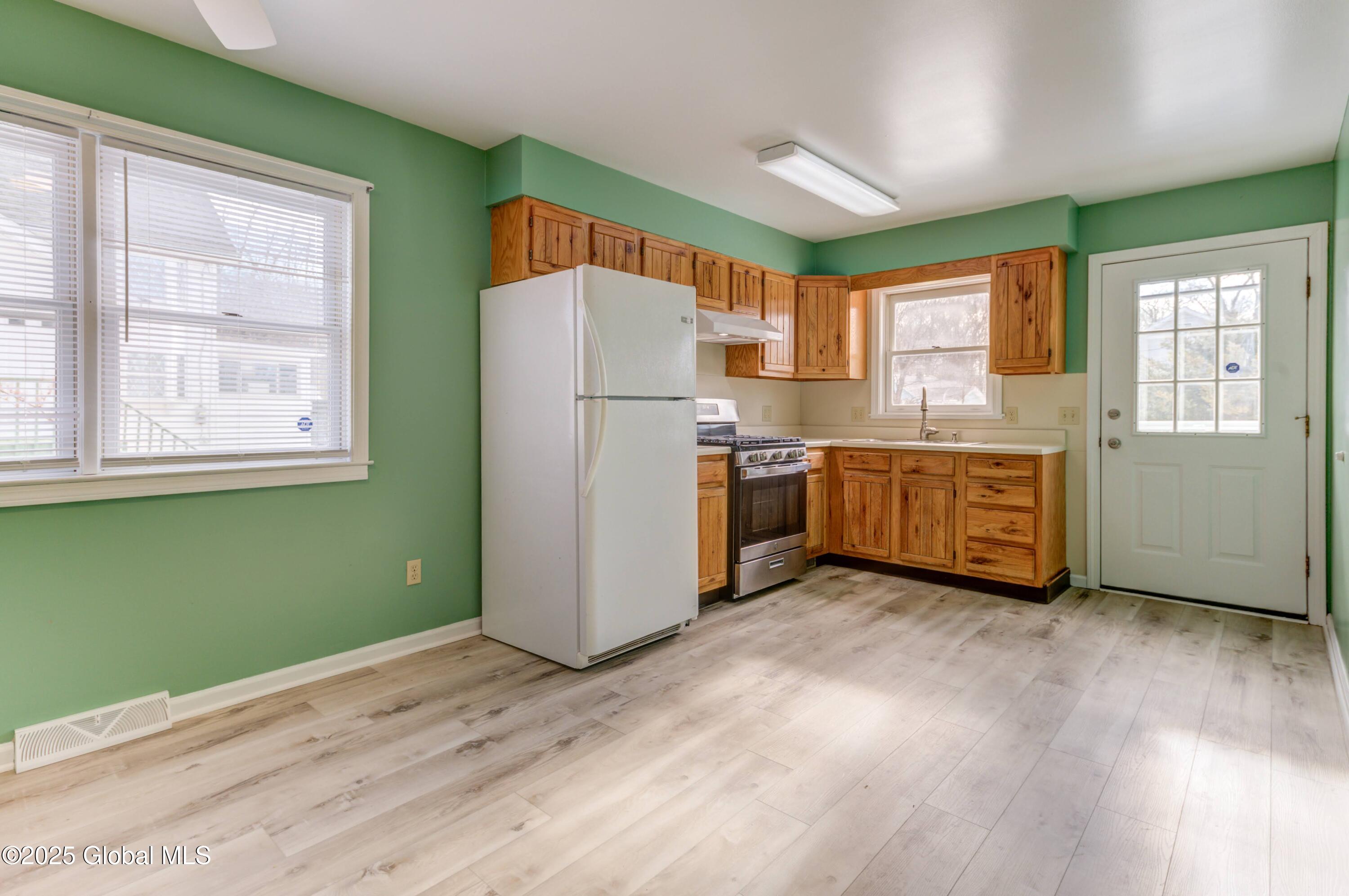 125 N Amherst Avenue, Niskayuna, New York image 15