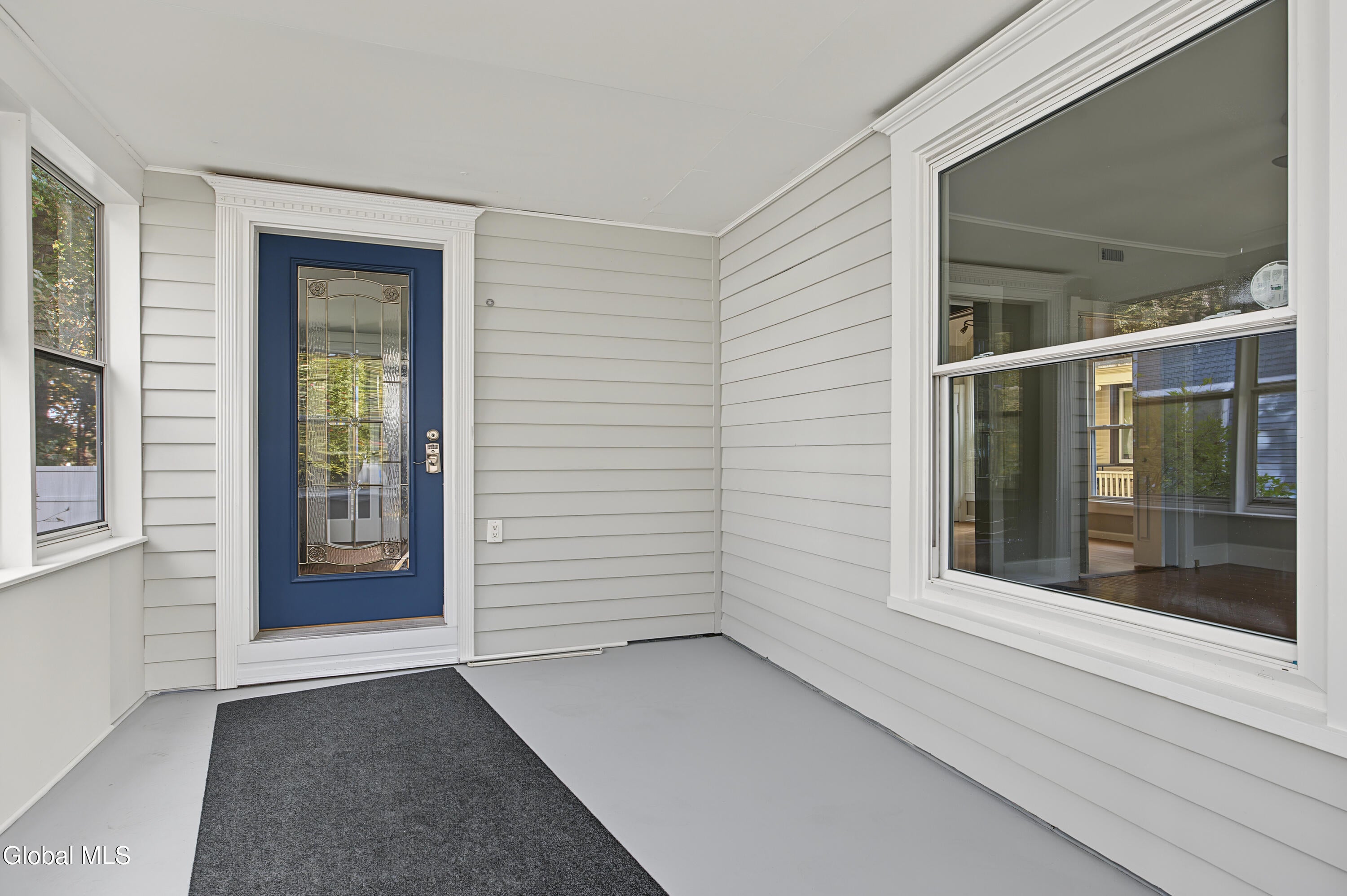 32 Grove Avenue