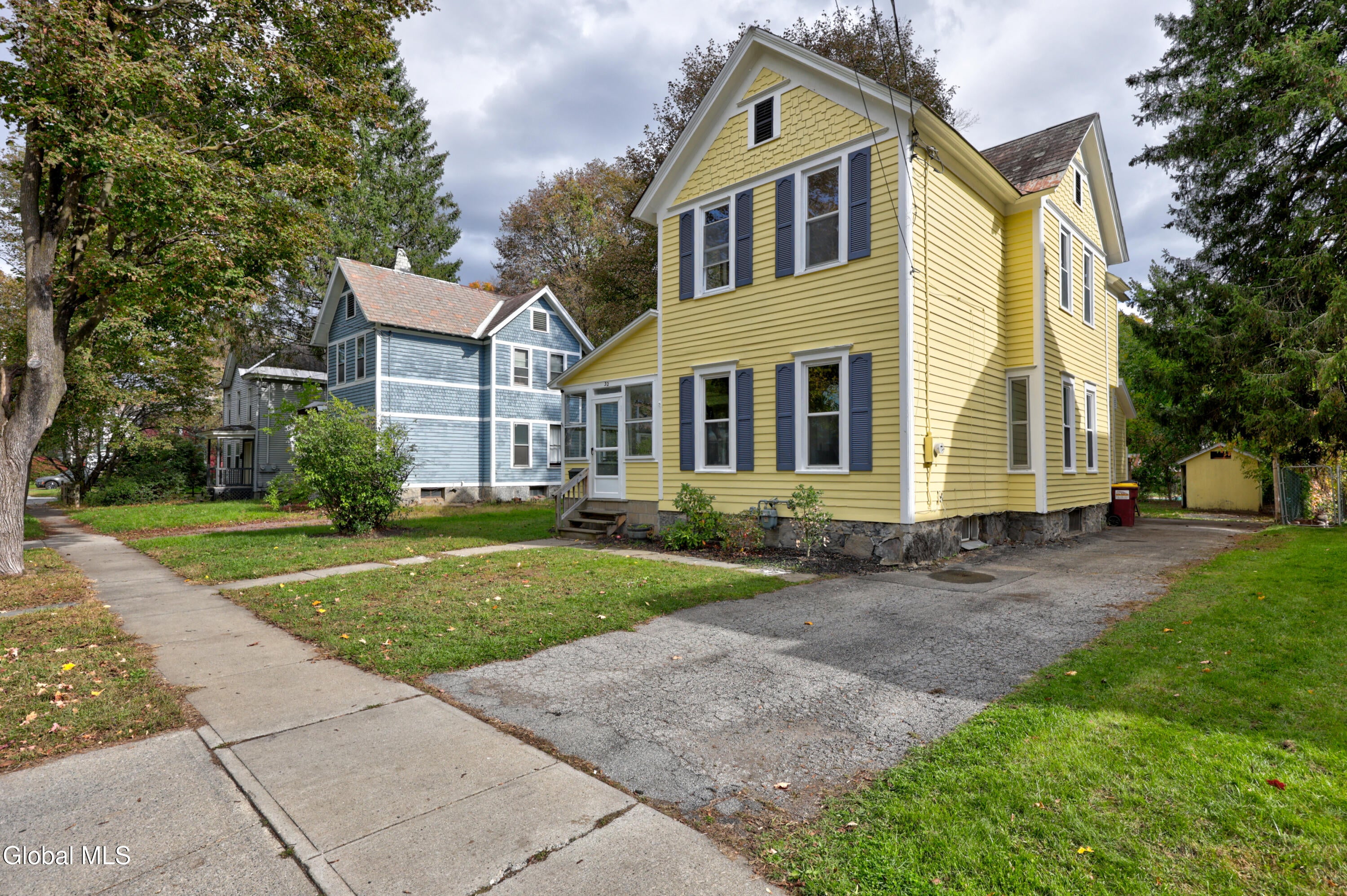 32 Grove Avenue