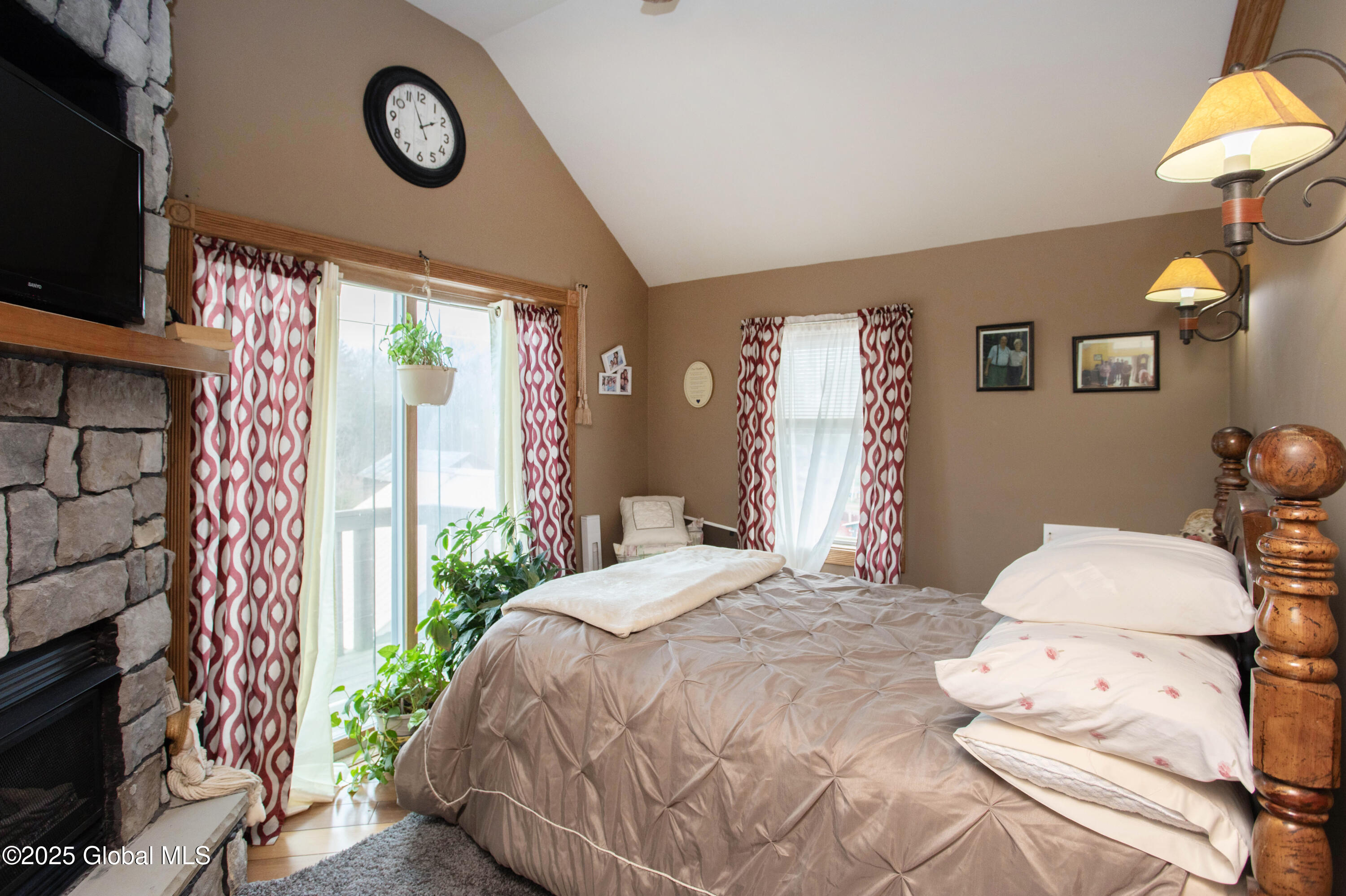 Corinth, New York 12822, United States, 5 Bedrooms Bedrooms, ,4 BathroomsBathrooms,Residential,Active,109047