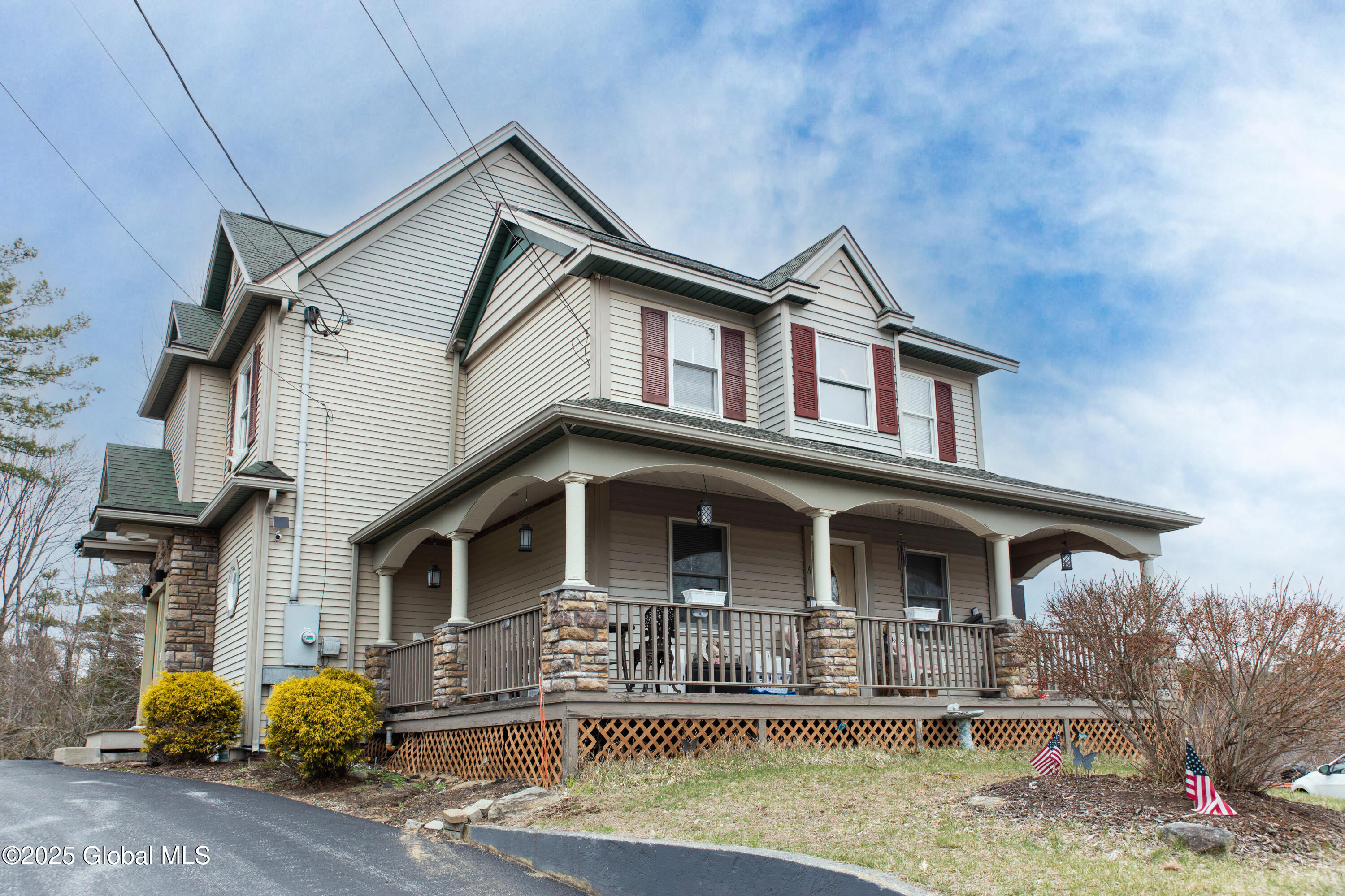 Corinth, New York 12822, United States, 5 Bedrooms Bedrooms, ,4 BathroomsBathrooms,Residential,Active,109047