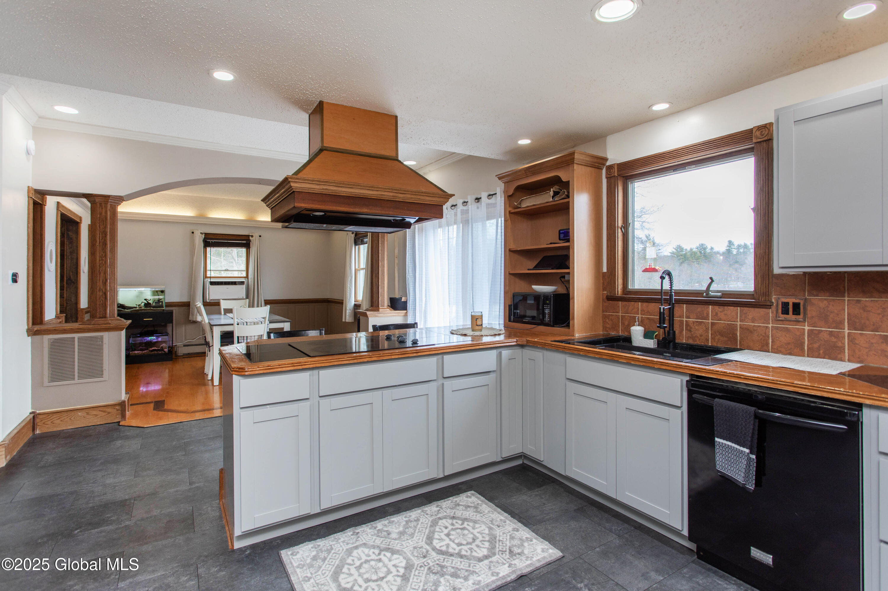 Corinth, New York 12822, United States, 5 Bedrooms Bedrooms, ,4 BathroomsBathrooms,Residential,Active,109047