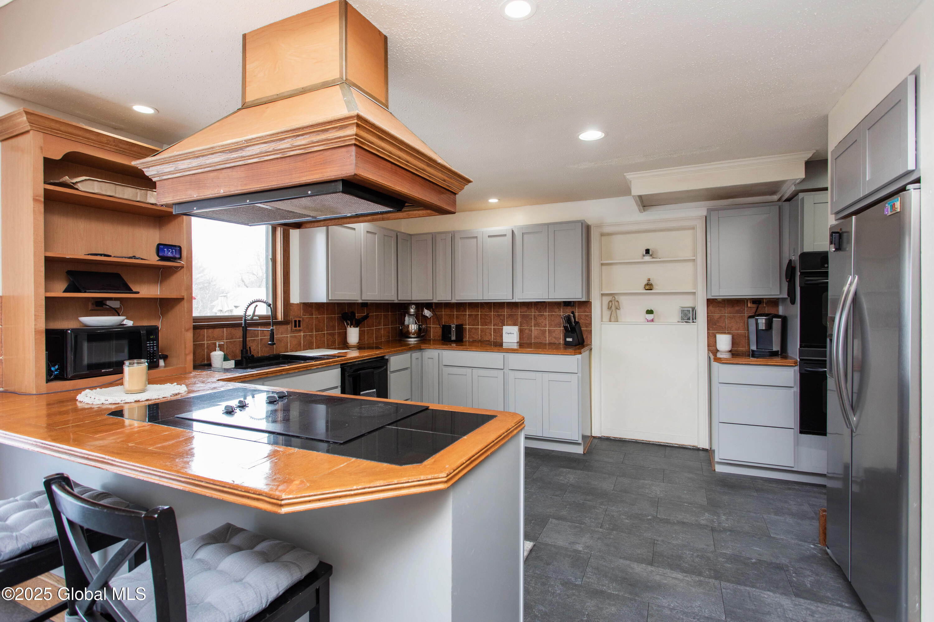 Corinth, New York 12822, United States, 5 Bedrooms Bedrooms, ,4 BathroomsBathrooms,Residential,Active,109047