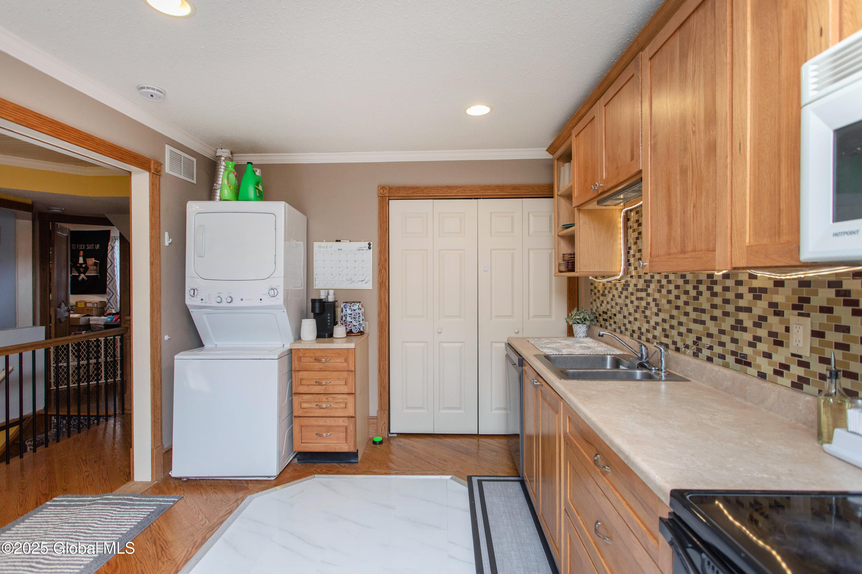 Corinth, New York 12822, United States, 5 Bedrooms Bedrooms, ,4 BathroomsBathrooms,Residential,Active,109047