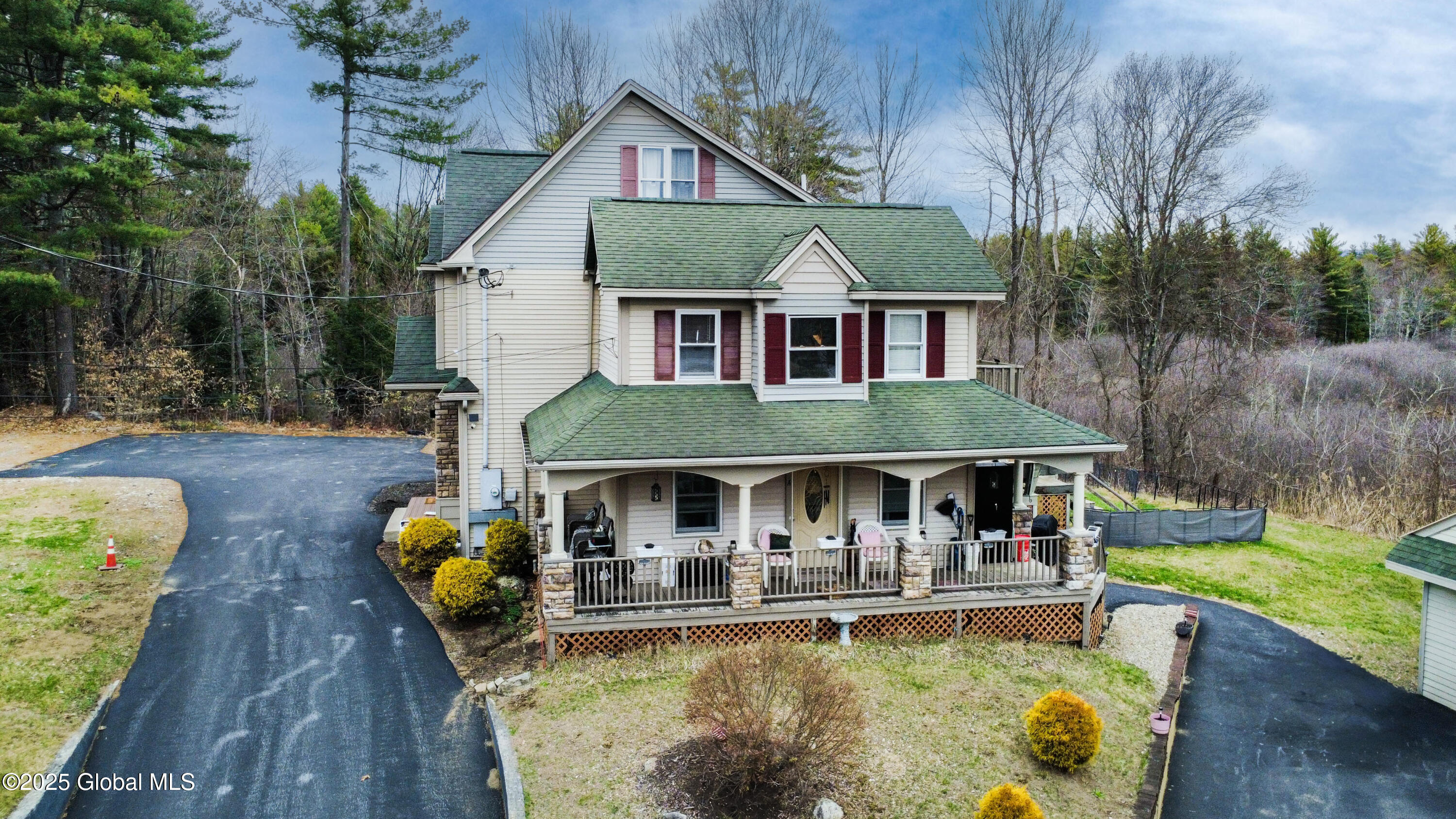 Corinth, New York 12822, United States, 5 Bedrooms Bedrooms, ,4 BathroomsBathrooms,Residential,Active,109047