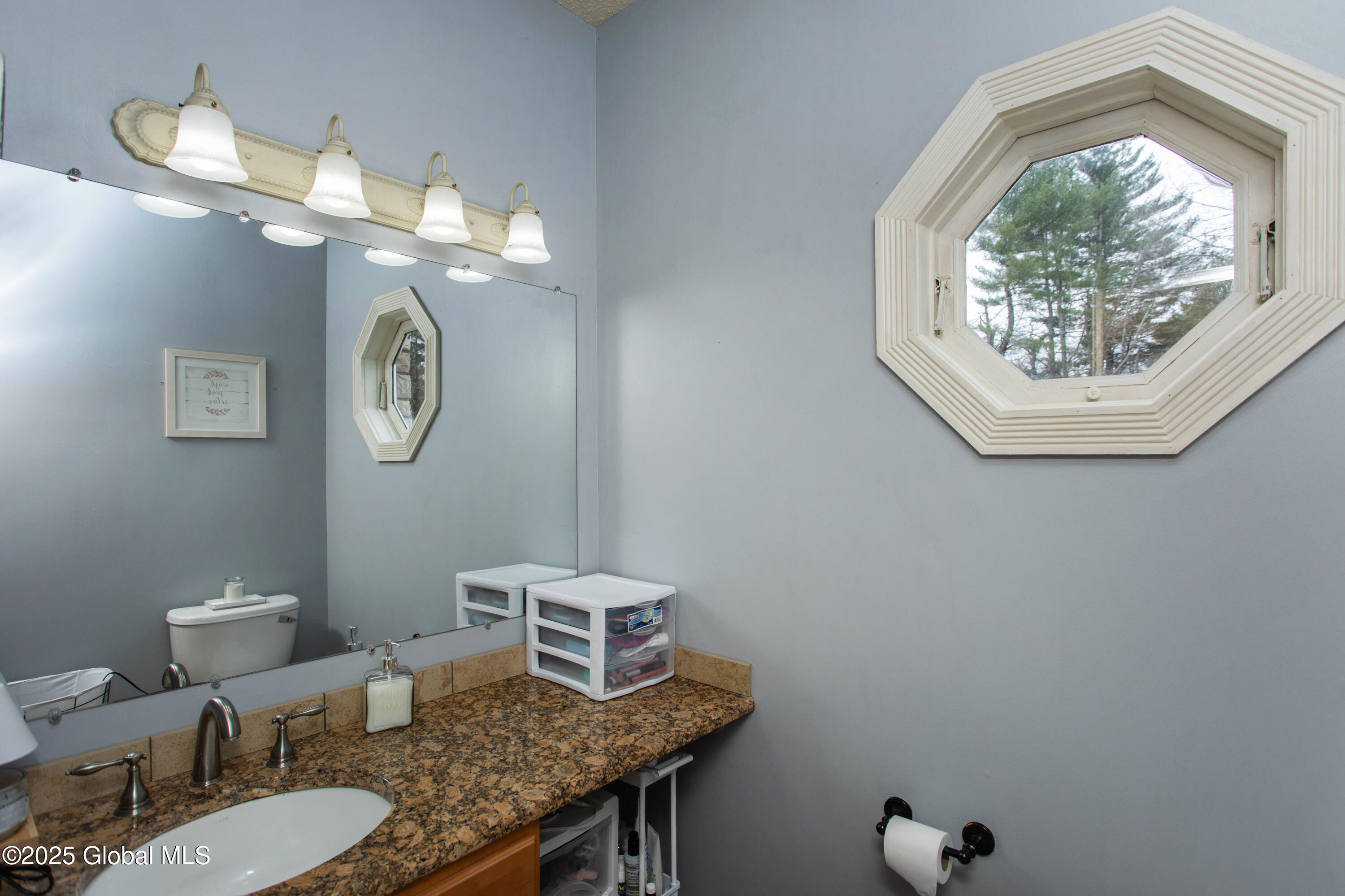 Corinth, New York 12822, United States, 5 Bedrooms Bedrooms, ,4 BathroomsBathrooms,Residential,Active,109047