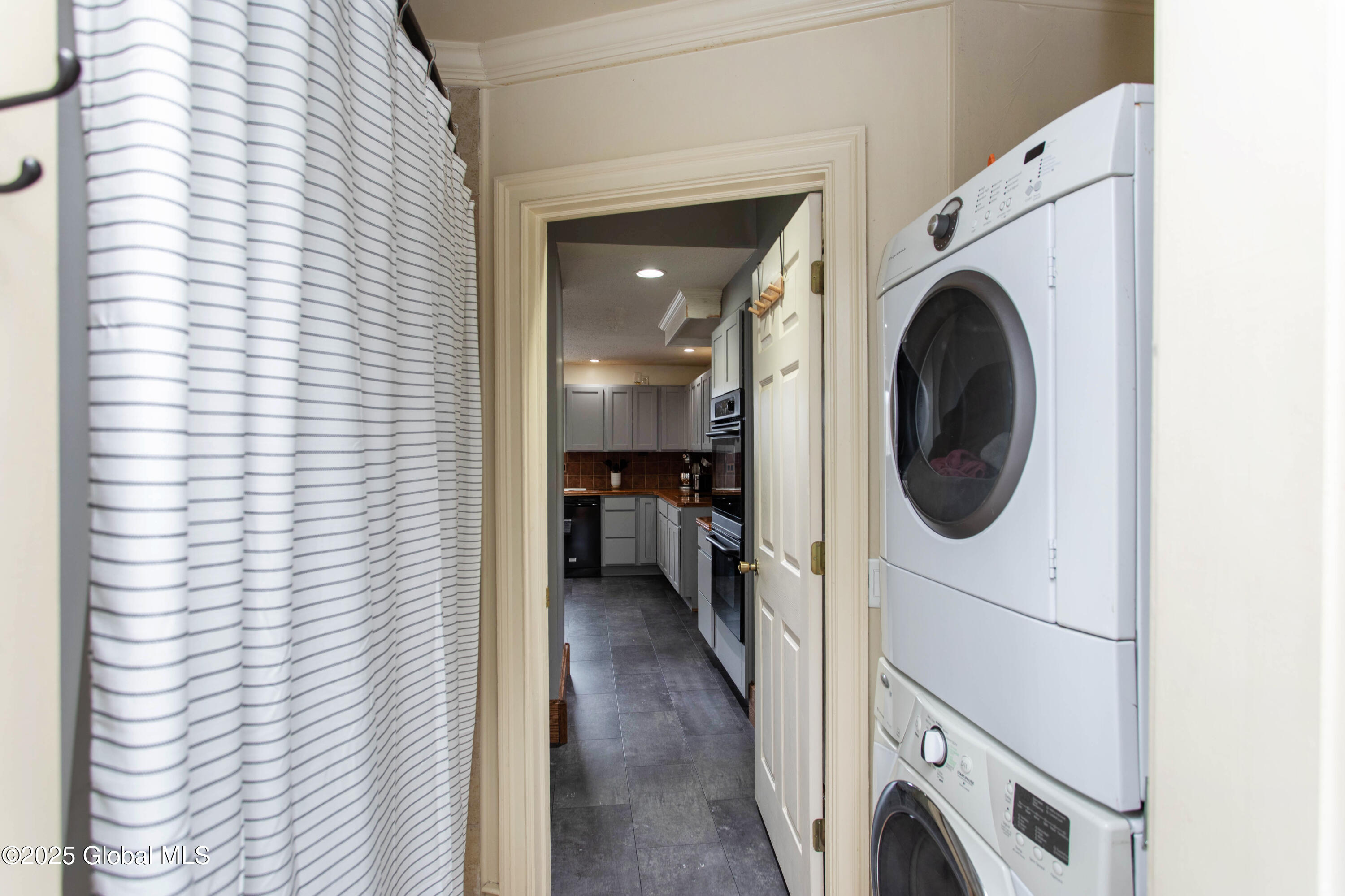 Corinth, New York 12822, United States, 5 Bedrooms Bedrooms, ,4 BathroomsBathrooms,Residential,Active,109047