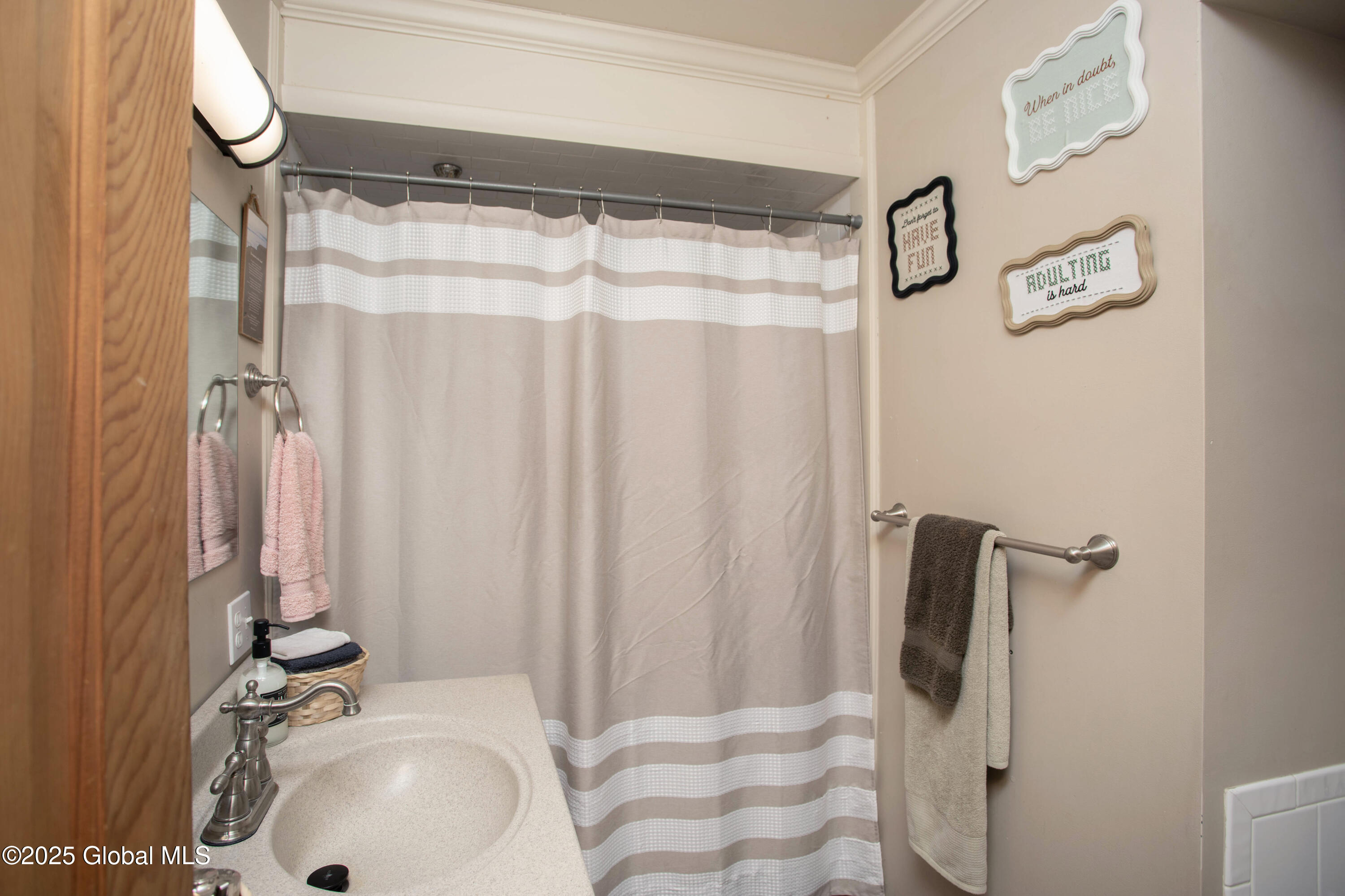 Corinth, New York 12822, United States, 5 Bedrooms Bedrooms, ,4 BathroomsBathrooms,Residential,Active,109047