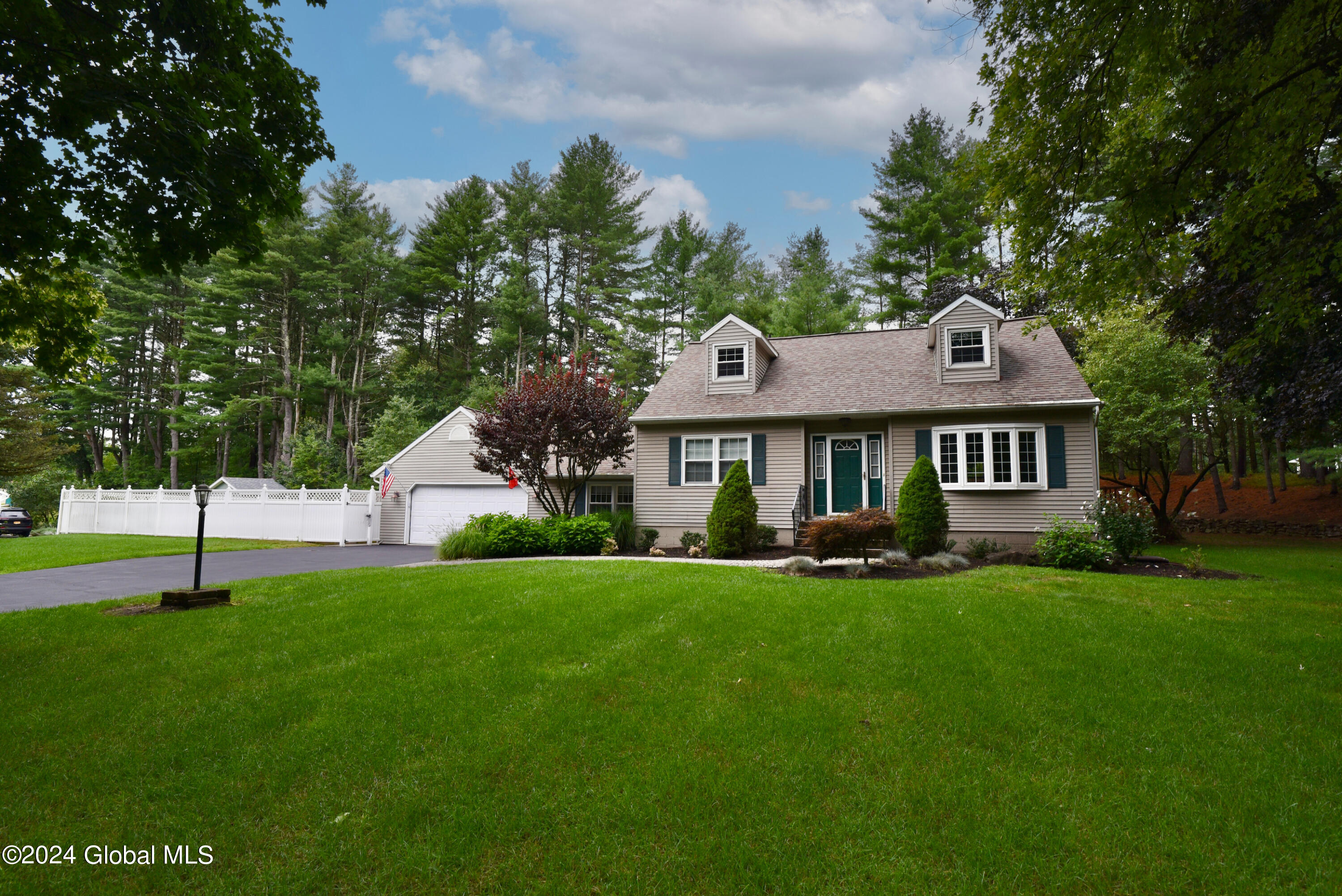 5 Cedarcrest Drive, Saratoga Springs, New York image 1