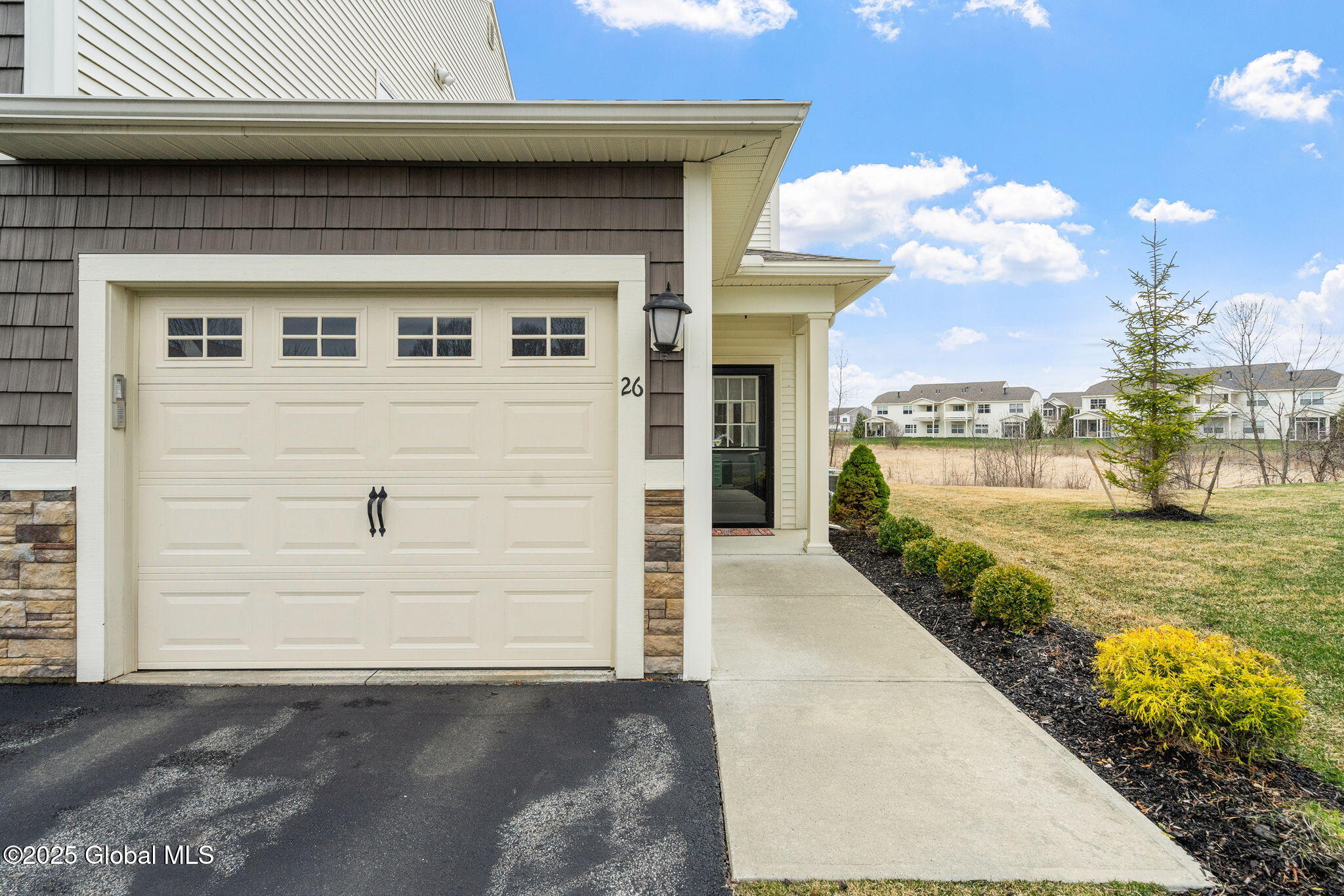 26 Jared Court, Cohoes, New York image 2