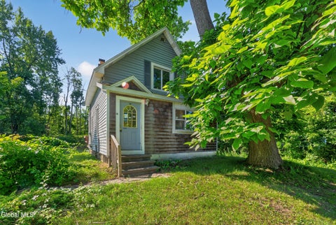 Photo of 46 N Alandale Avenue, Schenectady, NY 12304 (MLS # 202626507)
