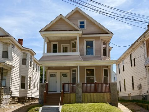 Photo of 534 N Brandywine Avenue, Schenectady, NY 12308 (MLS # 202617430)