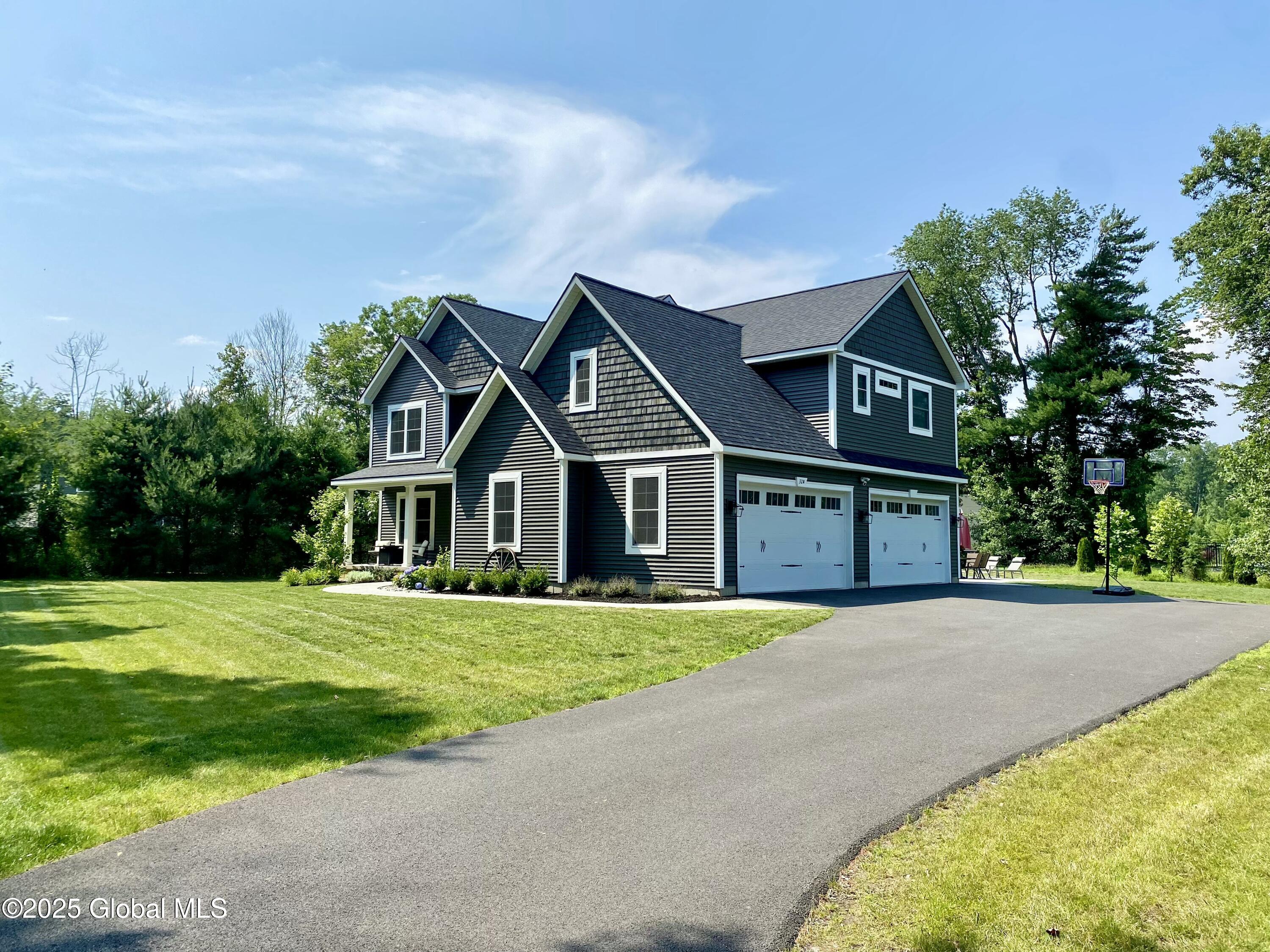 225 Pinewood Drive, Guilderland, New York image 1