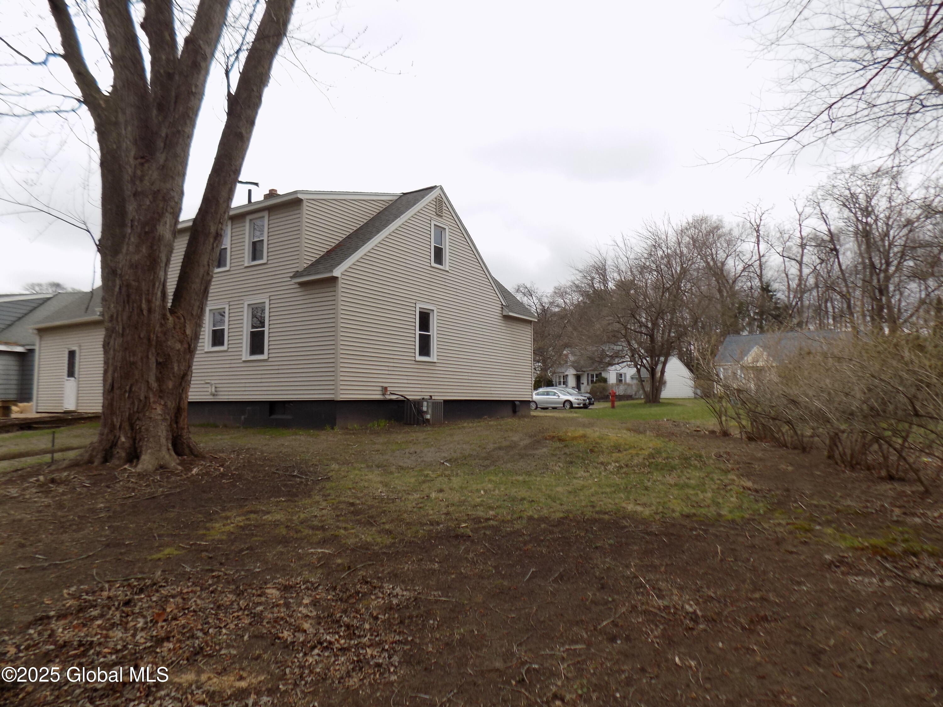 300 Sullivan Road, Schenectady, New York image 8