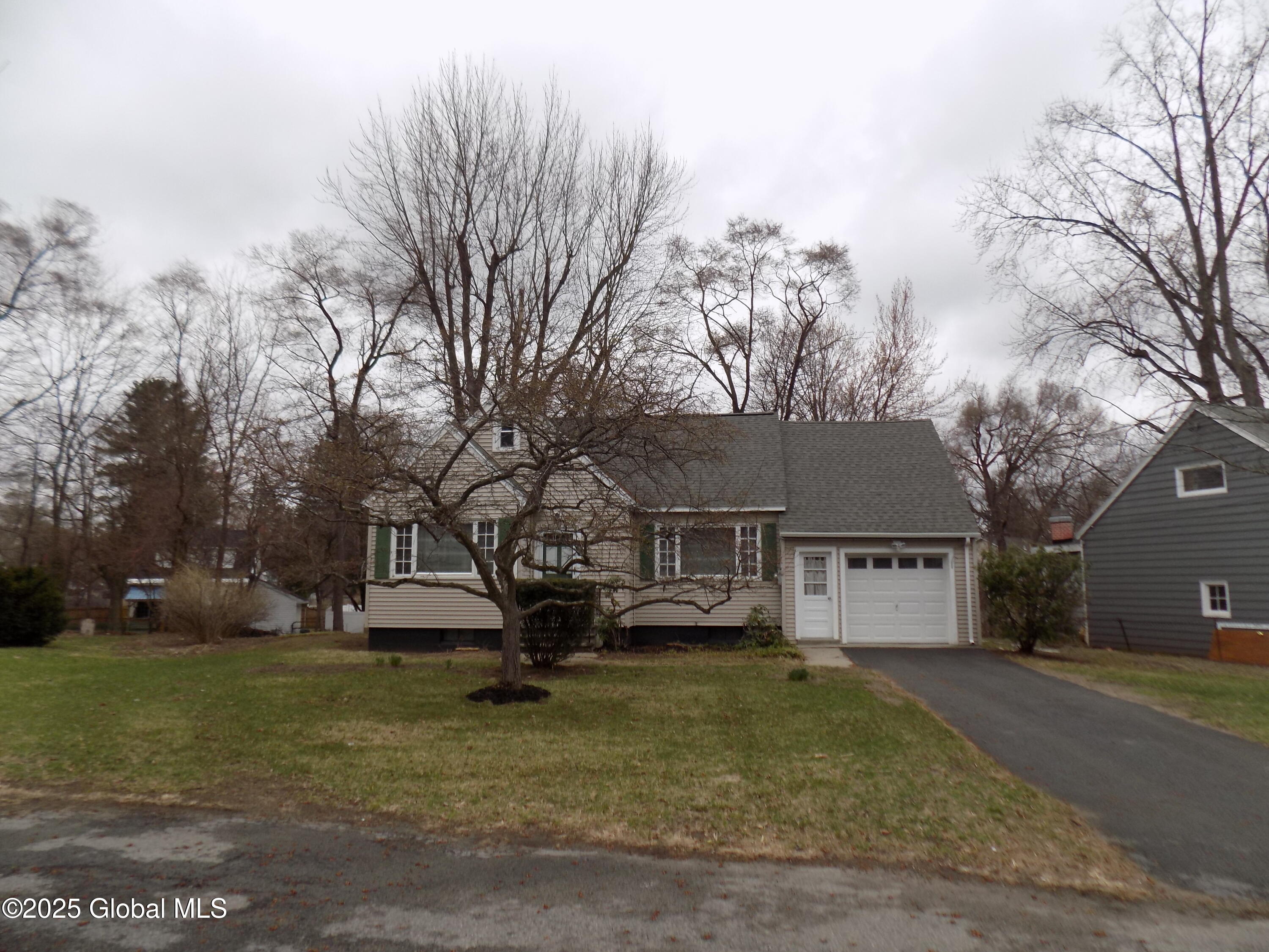 300 Sullivan Road, Schenectady, New York image 1