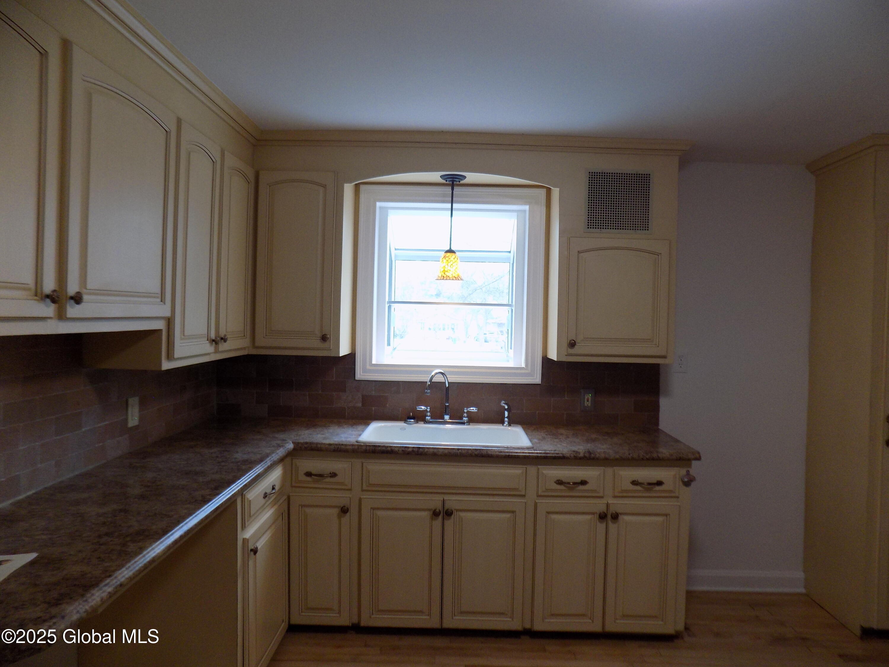 300 Sullivan Road, Schenectady, New York image 22