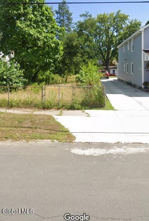 Photo of 933 Vischer Avenue, Schenectady, NY 12306 (MLS # 202525488)