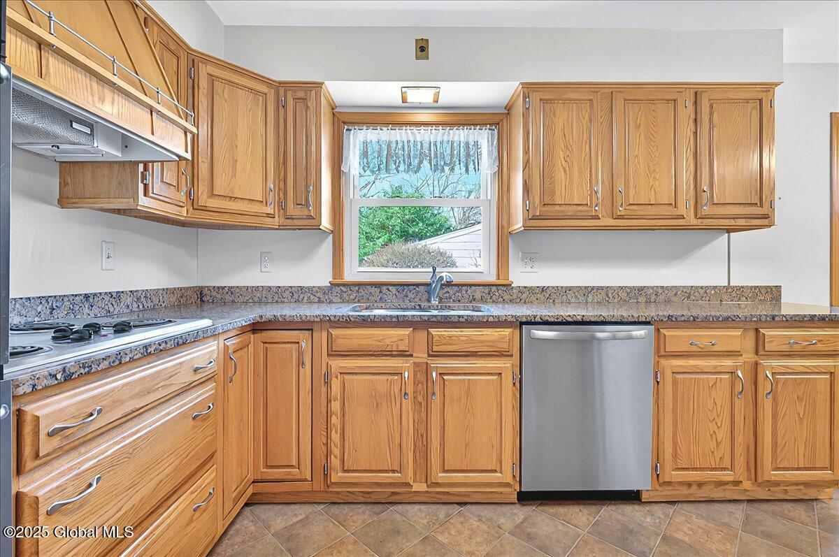 160 Garden Street, Schenectady, New York image 9