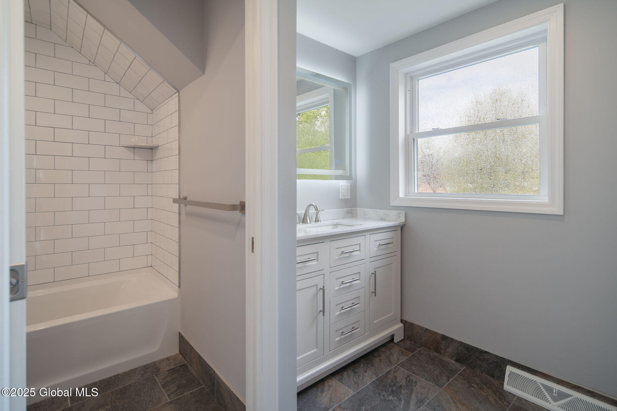 10 Vatrano Lane, Loudonville, New York image 18