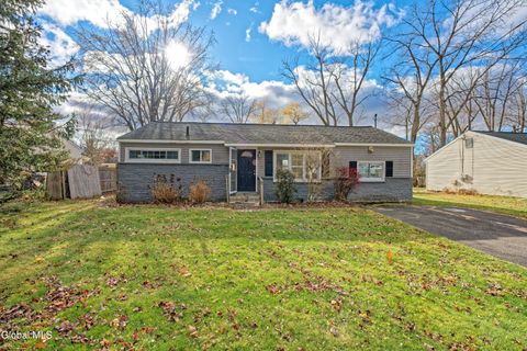 Photo of 13 Winslow Drive, Schenectady, NY 12309 (MLS # 202529764)