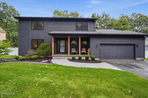 Photo of 18 Orchard Park Drive, Clifton Park, NY 12065 (MLS # 202626123)