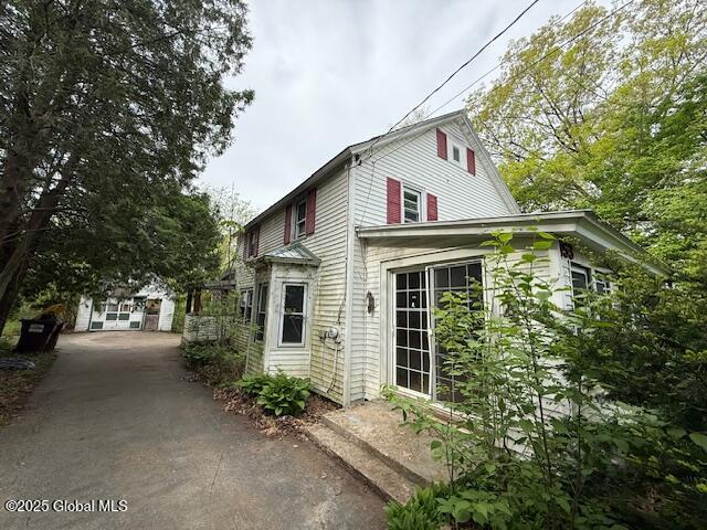 153 River St Street