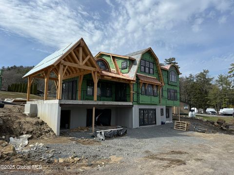 8 Capri Court Diamond Point NY 12824