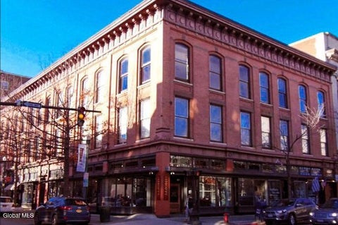 Apartment For Rent - 256 Broadway #301<br/> Rensselaer County, Troy, NY 12180