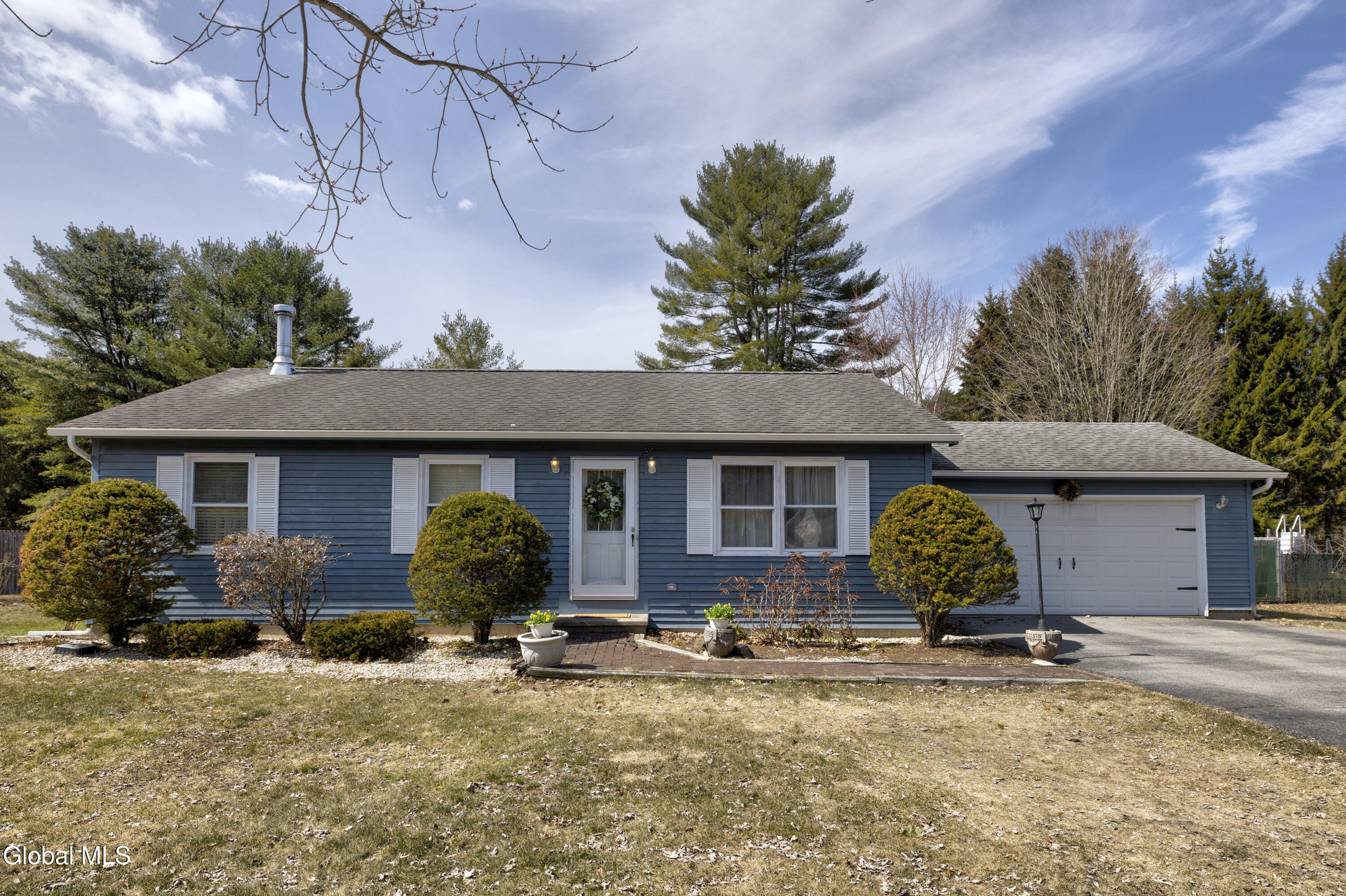 12 Pinewood Hollow Road