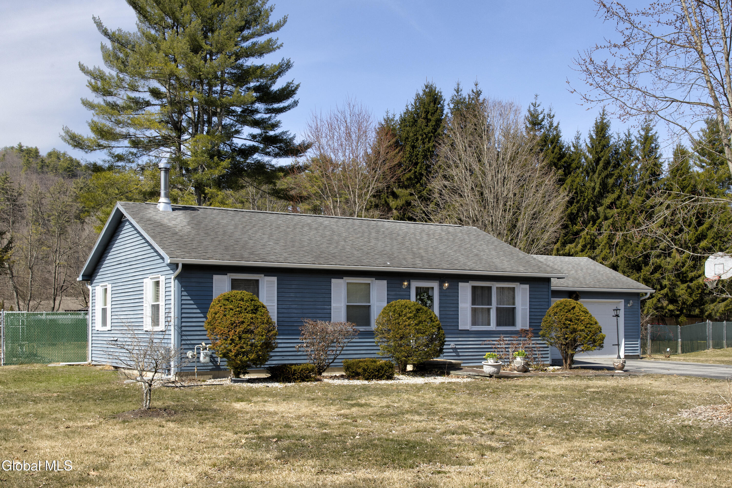 12 Pinewood Hollow Road