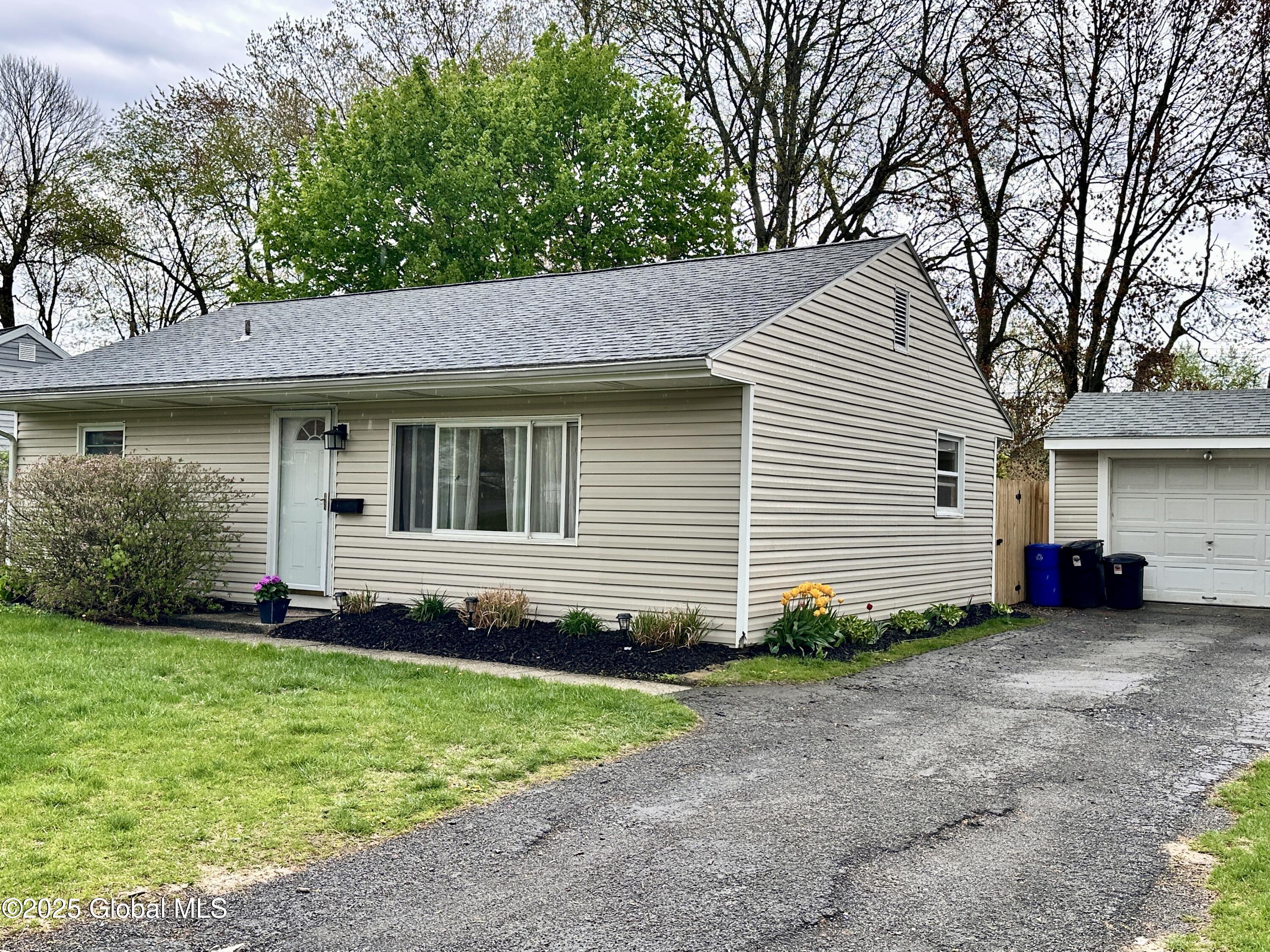 50 Lincoln Avenue, Colonie, New York image 2