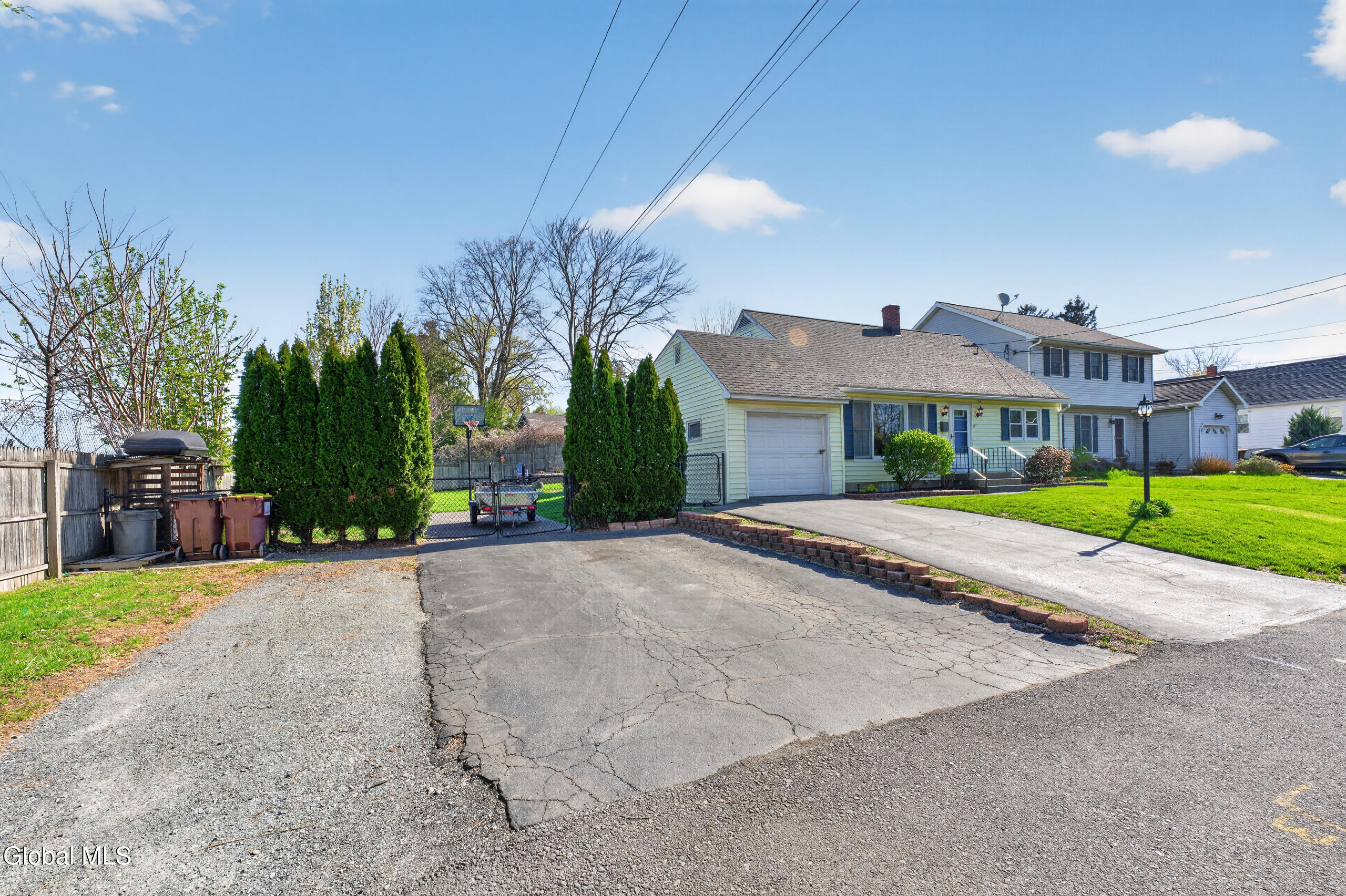25 Woodbine Avenue