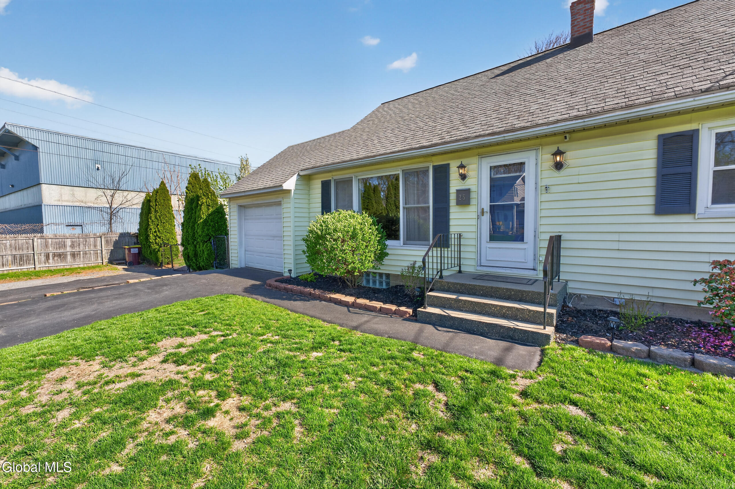 25 Woodbine Avenue