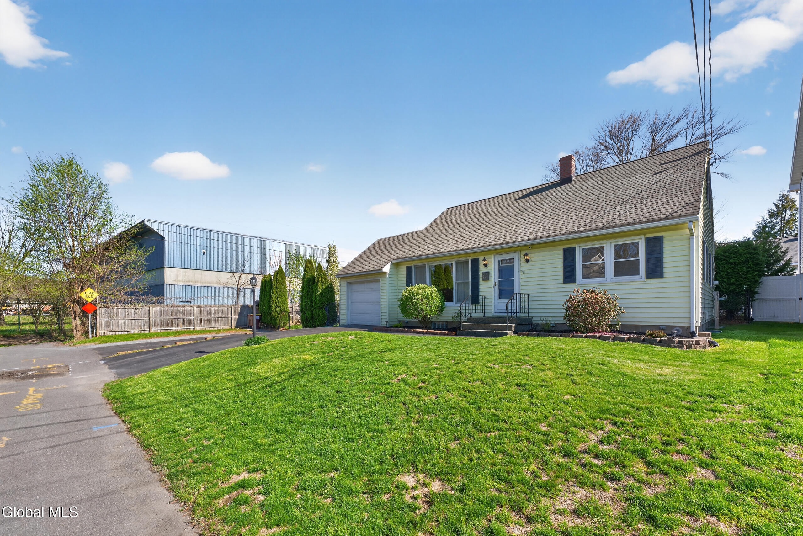 25 Woodbine Avenue