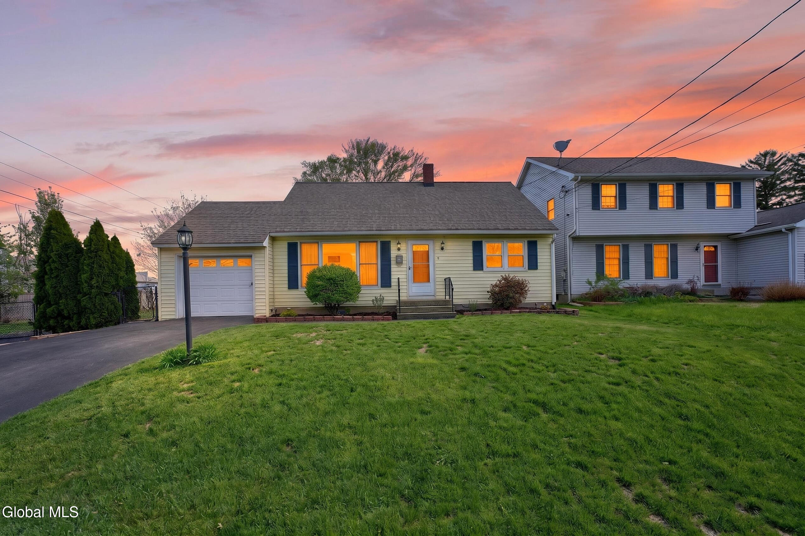 25 Woodbine Avenue