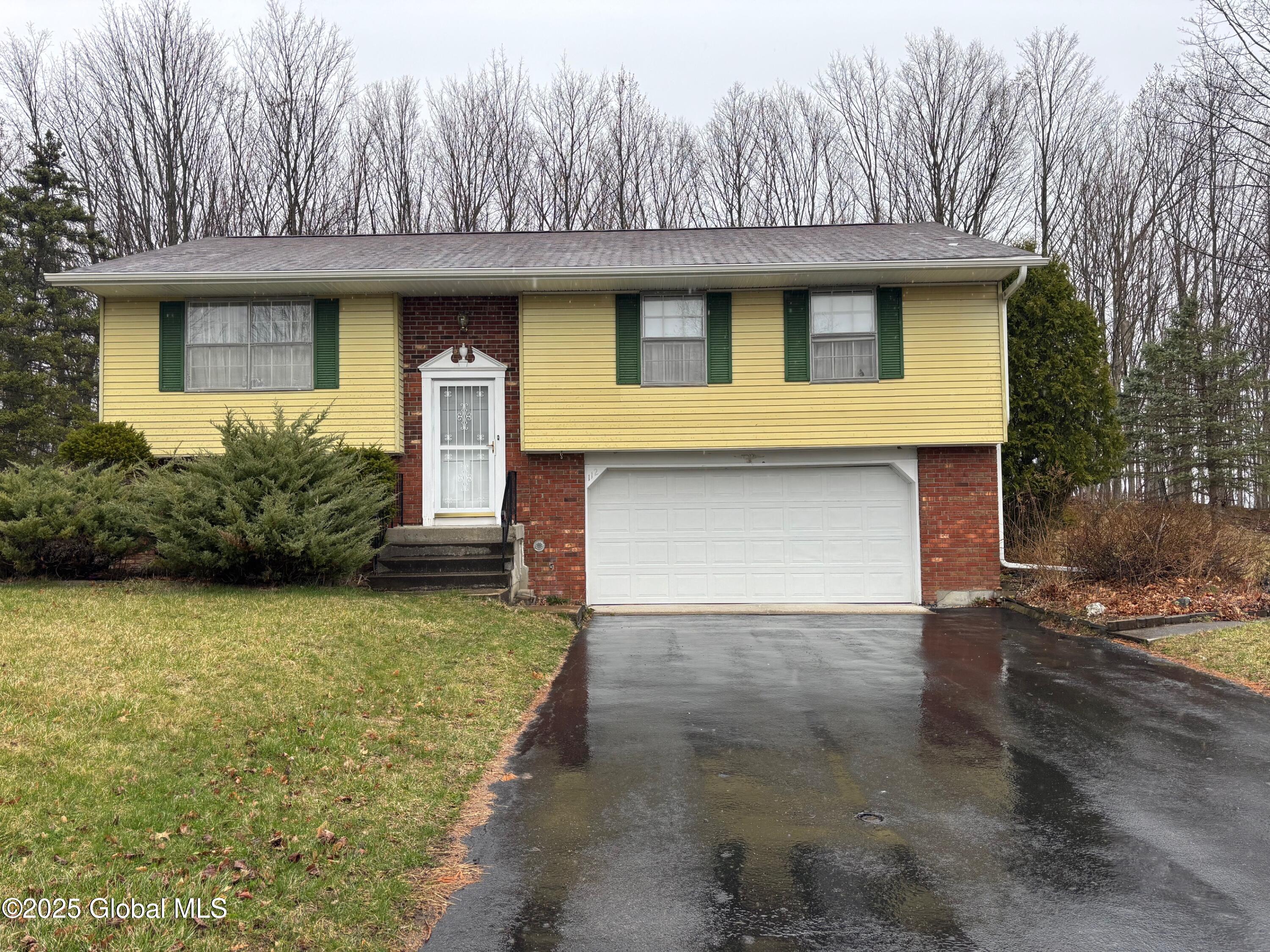 112 Springhollow Drive, Cohoes, New York image 1