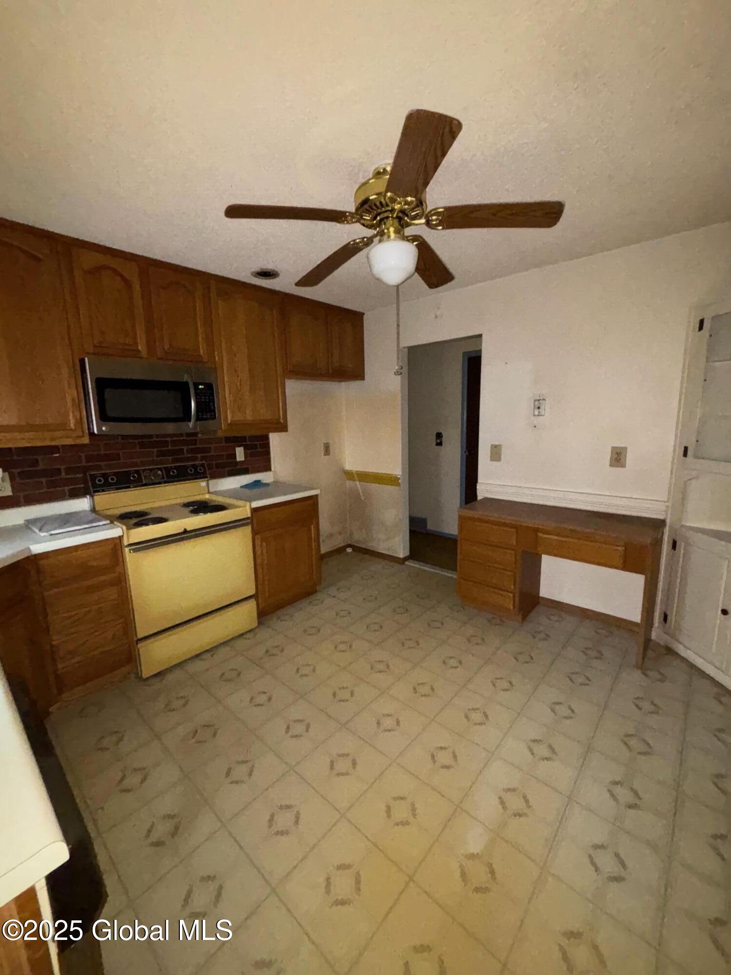 112 Springhollow Drive, Cohoes, New York image 4