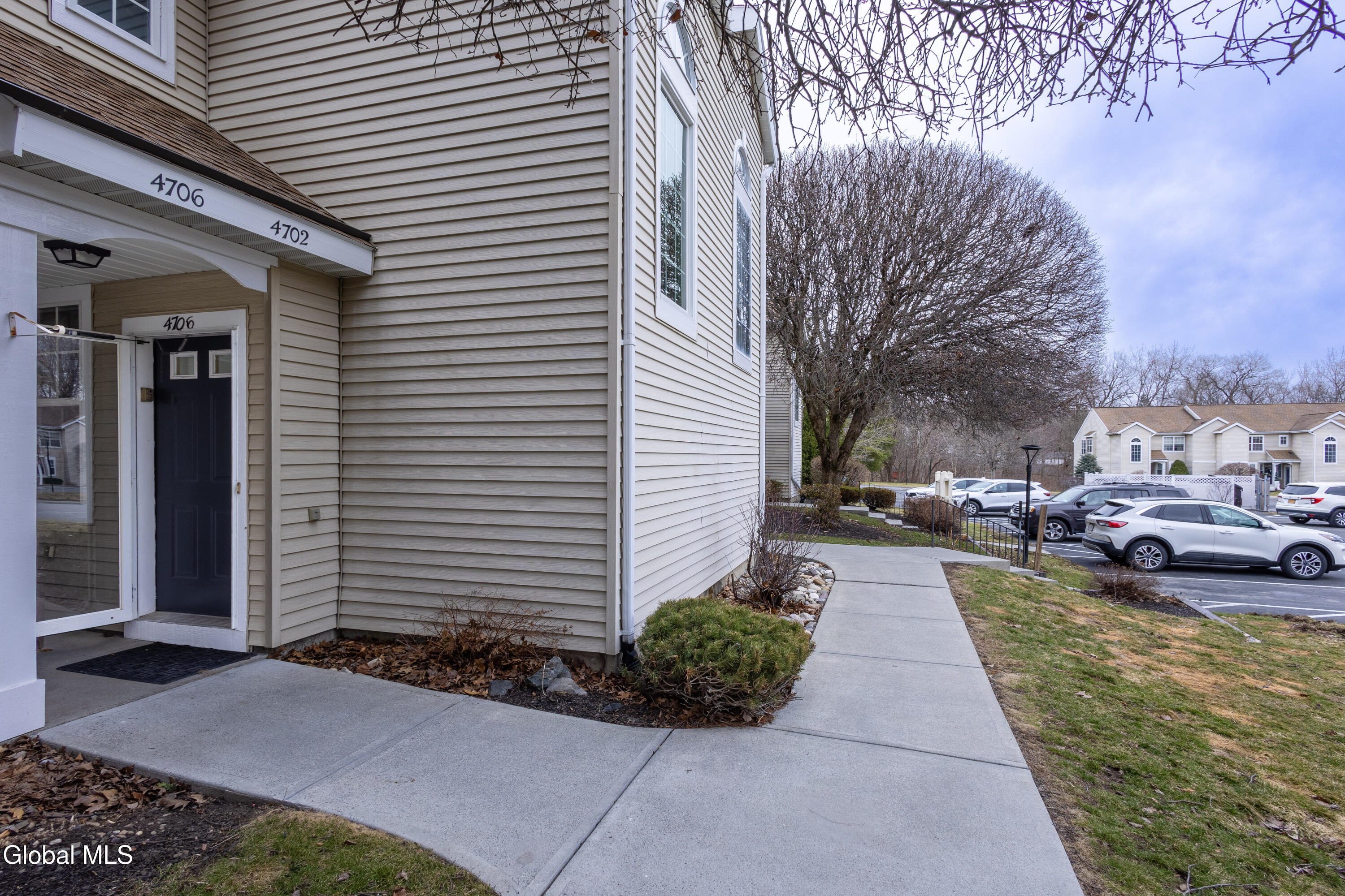 4706 S Foxwood S Drive