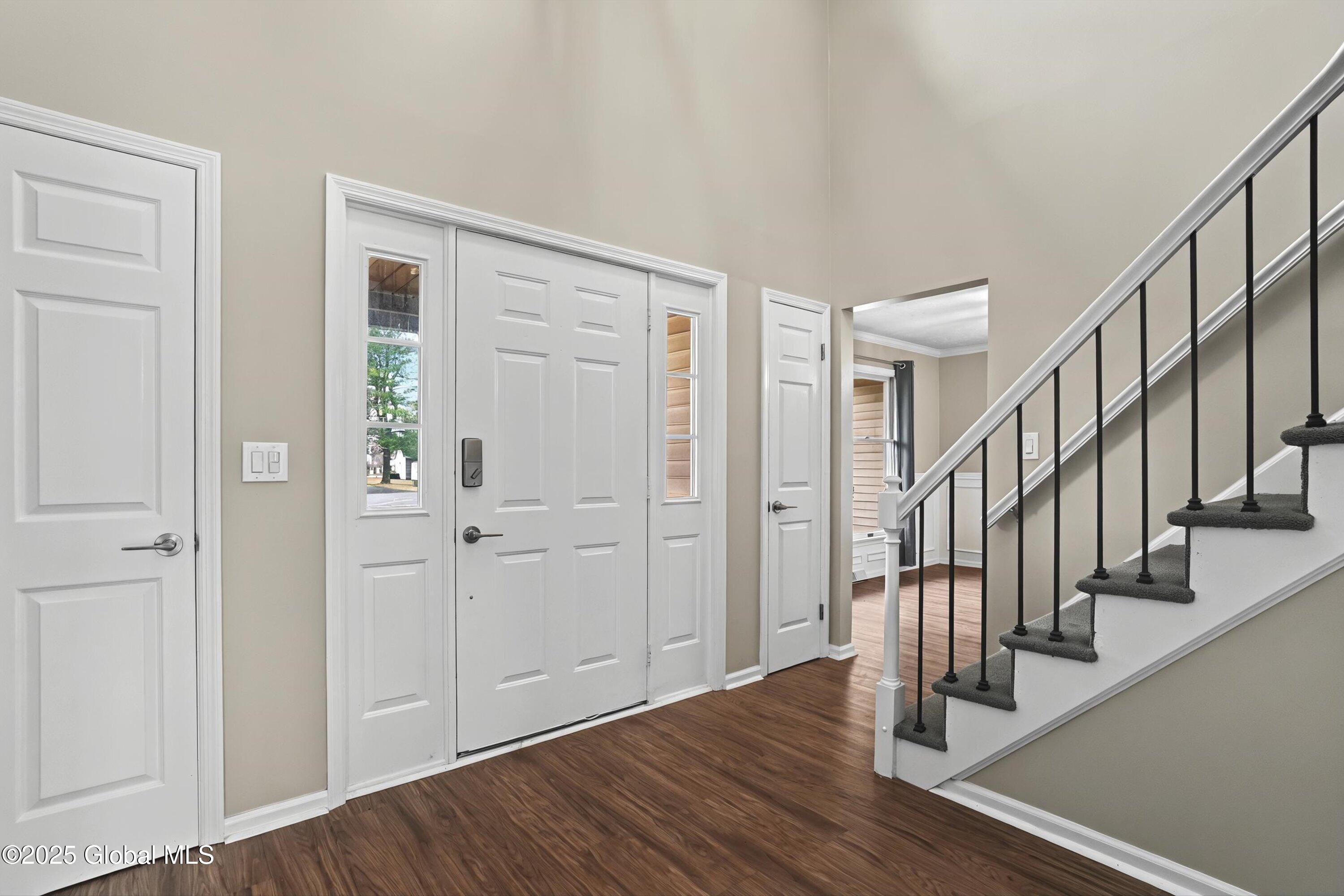 13 Wellesley Court, Loudonville, New York image 3