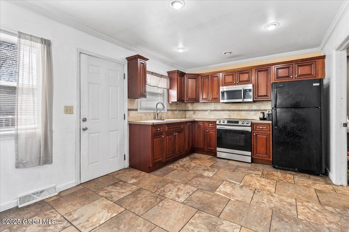744 Hamilton Street, Schenectady, New York image 10