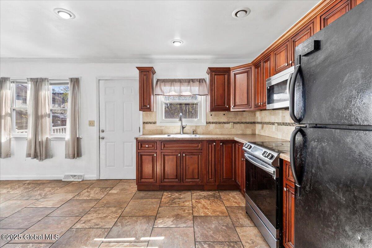 744 Hamilton Street, Schenectady, New York image 9