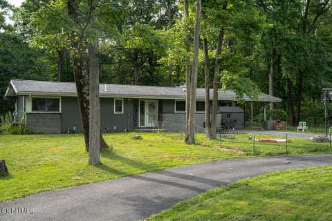 Photo of 18 W Skyview Drive, Cohoes, NY 12047 (MLS # 202620561)