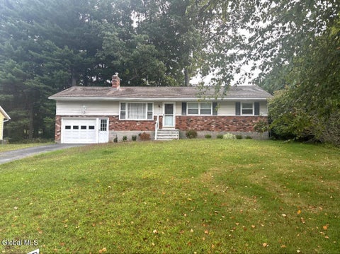 Photo of 4 Limerick Lane, Ballston Spa, NY 12020 (MLS # 202625917)