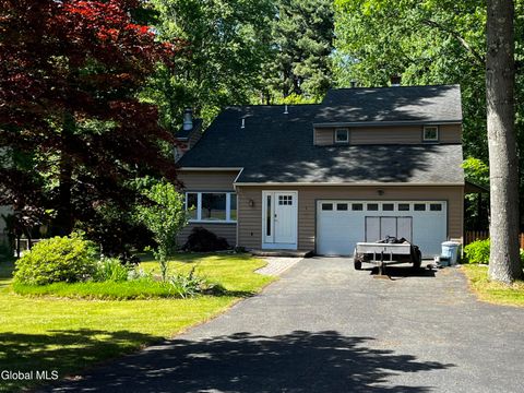 Photo of 3287 E Old State Road, Schenectady, NY 12303 (MLS # 202619134)