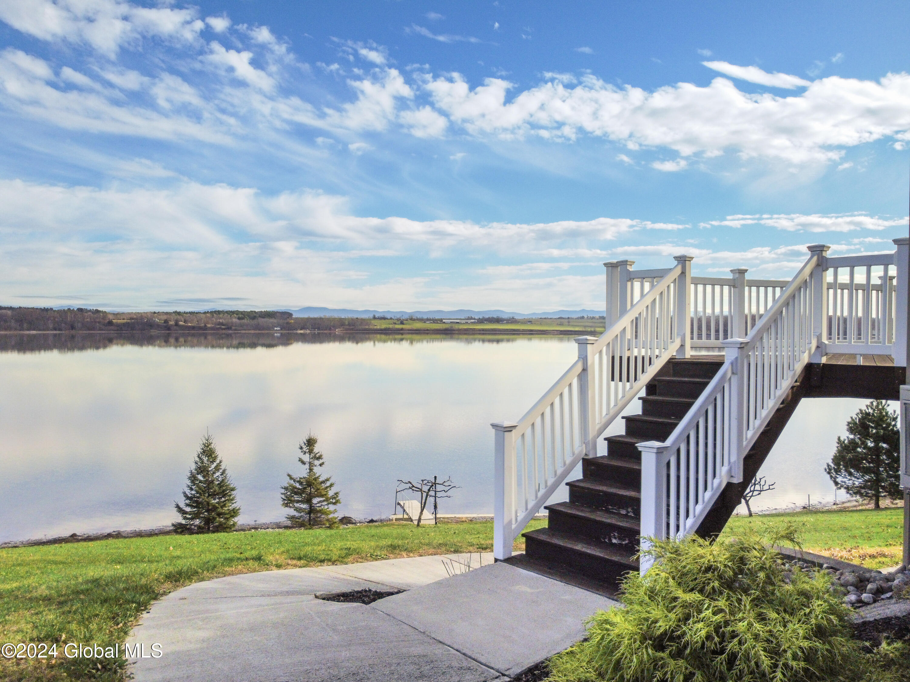 113 Captains Cove Cv, Crown Point, New York image 4