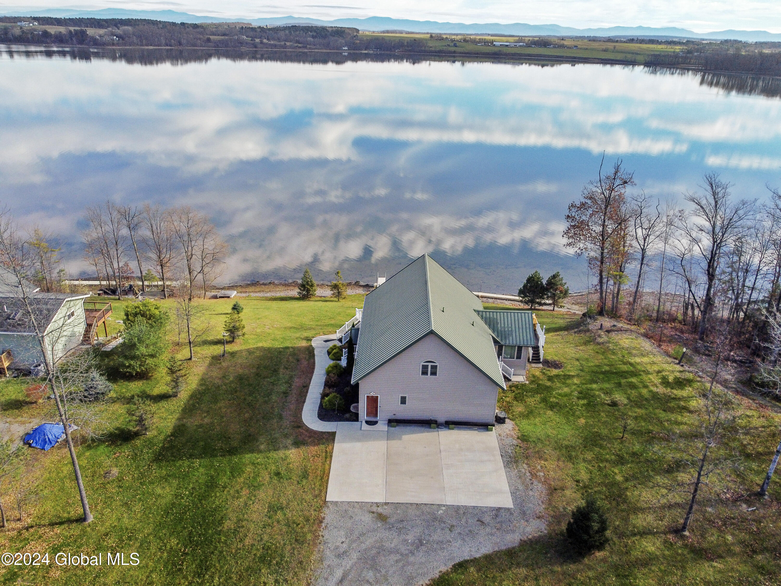 113 Captains Cove Cv, Crown Point, New York image 8