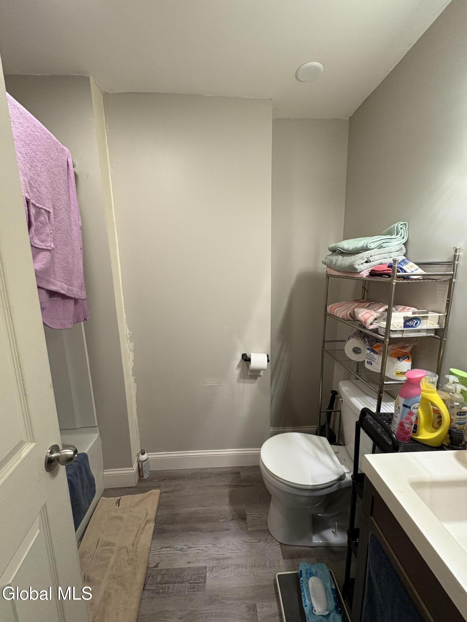 Schenectady, New York 12305, United States, 4 Bedrooms Bedrooms, ,2 BathroomsBathrooms,Residential,Active,216817