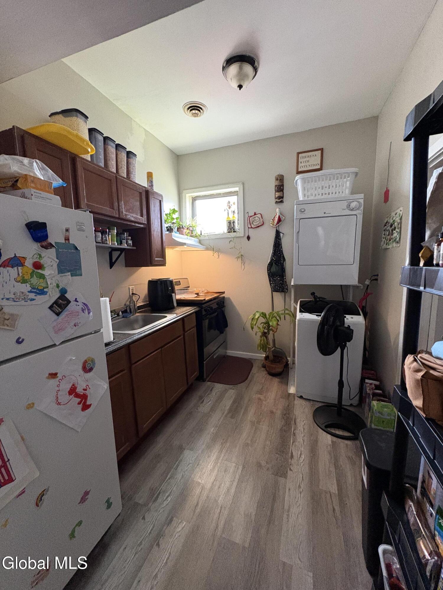 Schenectady, New York 12305, United States, 4 Bedrooms Bedrooms, ,2 BathroomsBathrooms,Residential,Active,216817