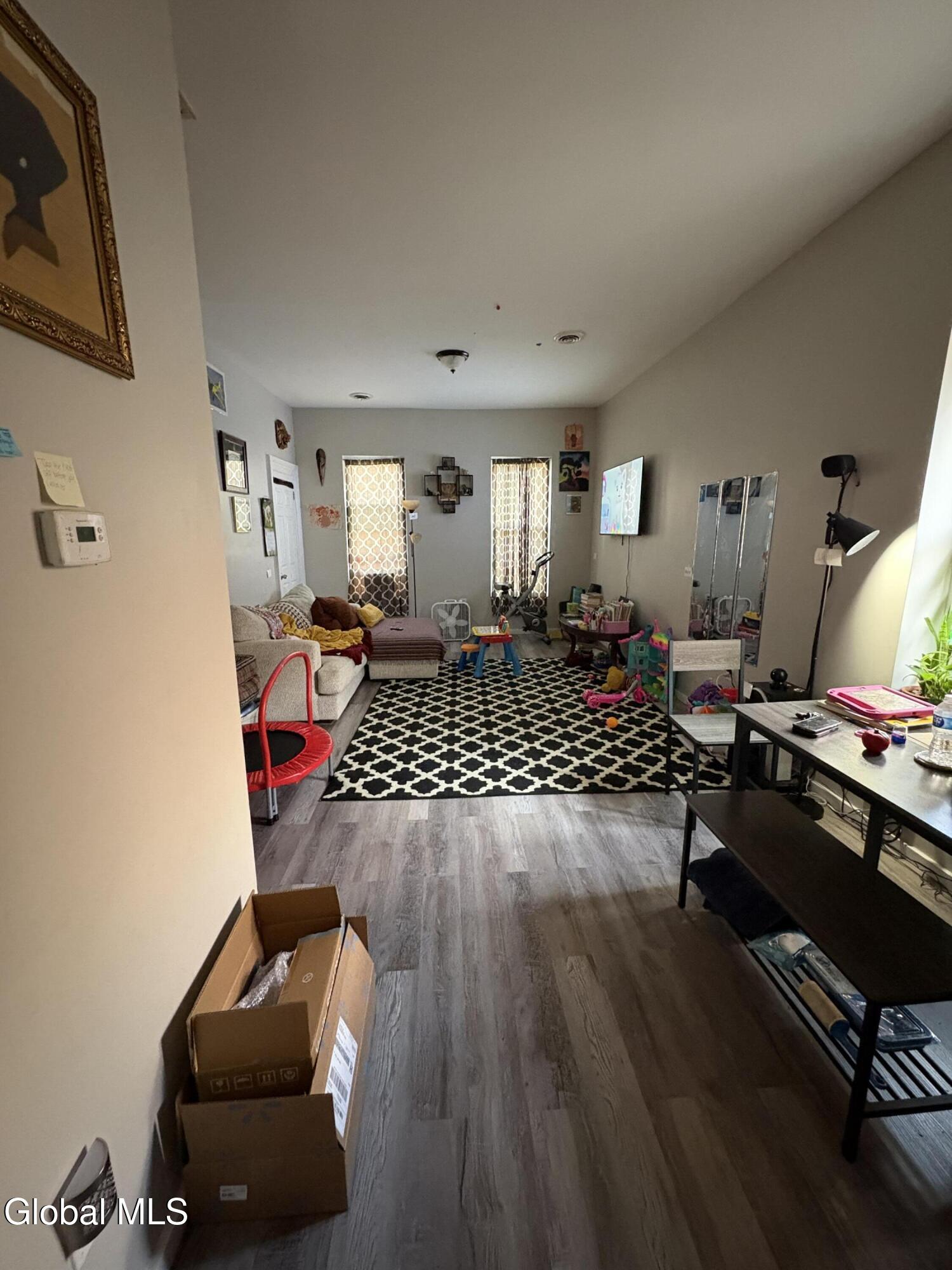 Schenectady, New York 12305, United States, 4 Bedrooms Bedrooms, ,2 BathroomsBathrooms,Residential,Active,216817